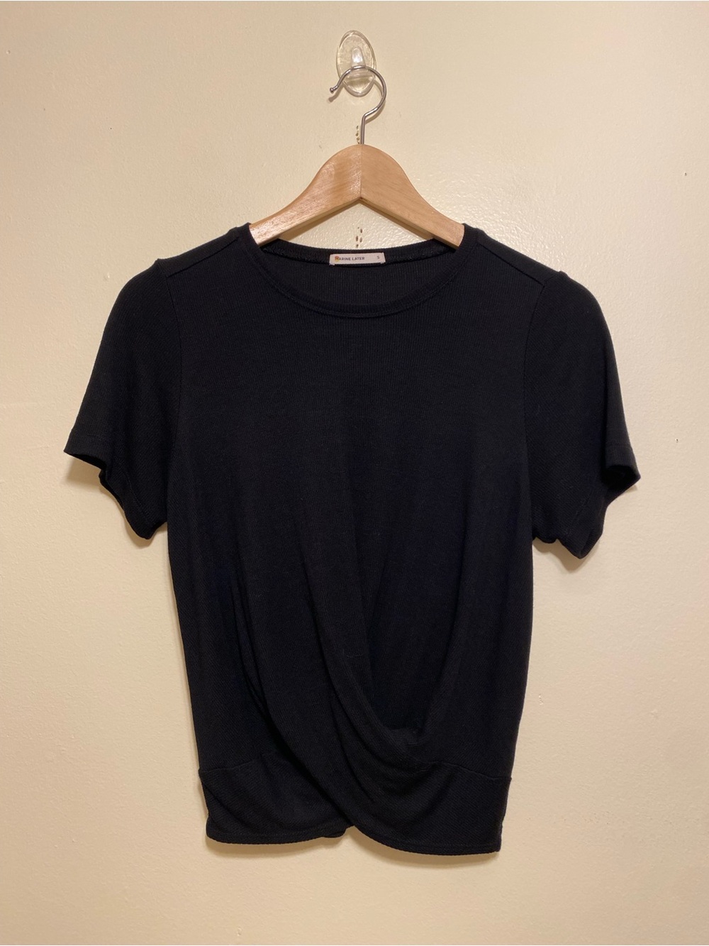 Marine Layer Black Short Sleeve Twist-Front Tee. Size S